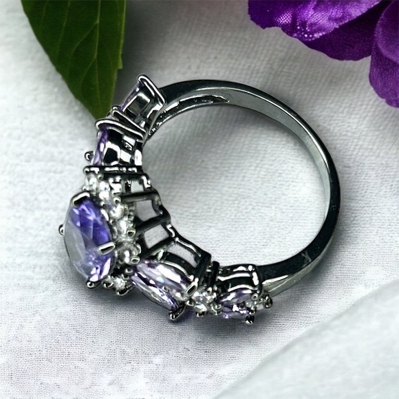 Women’s ring Black with Purple Stones Ring NWT With Ring Box - Picture 2 of 7